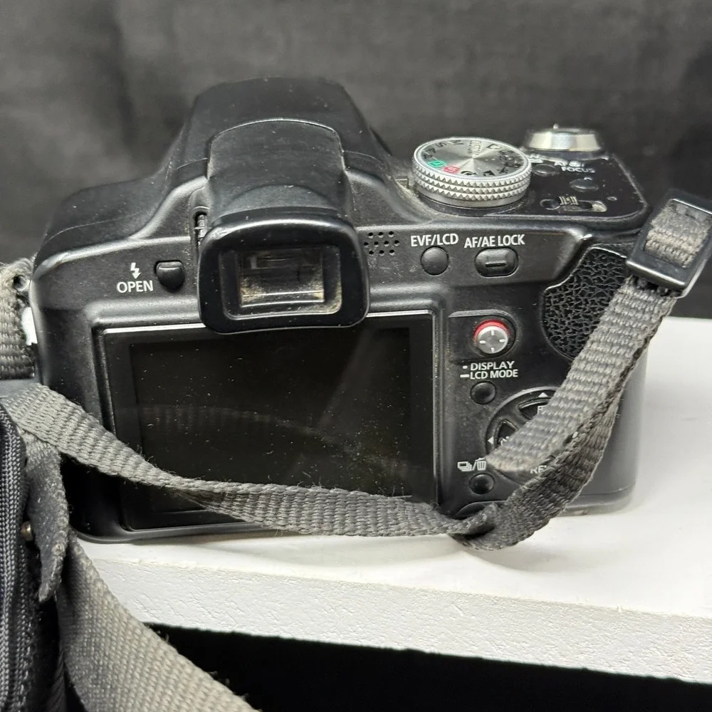 Panasonic Lumix DMC-FZ18 Camera w/‎ Battery & Strap